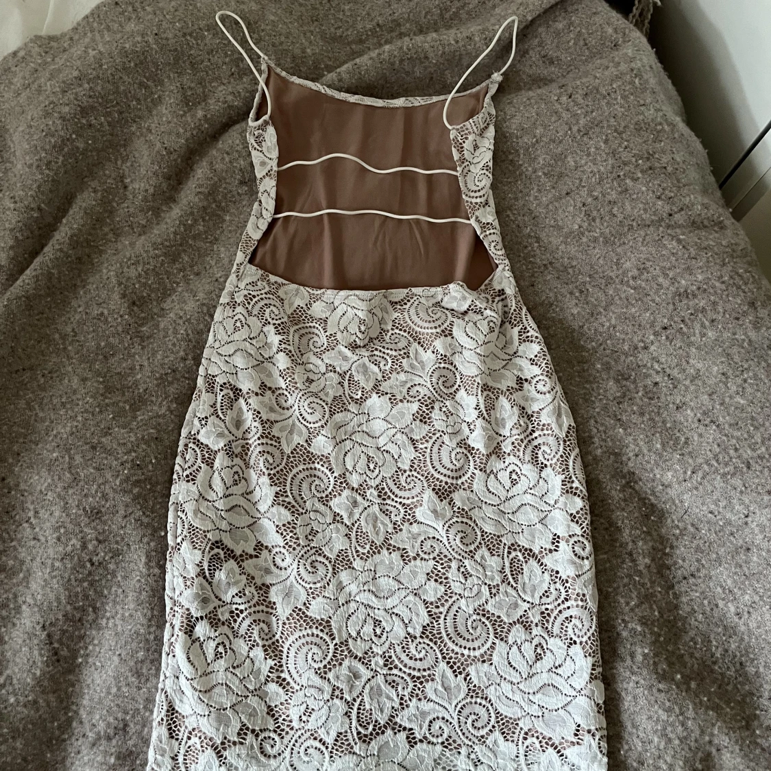 Vit spetsklänning strl S - 90