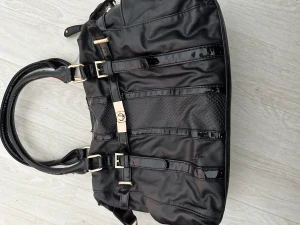 Väska  - Vardags väska. Passar till allt man kan liksom använda den till lite allt möjligt.