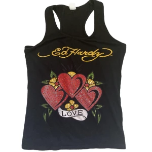 Ed hardy linne - Säljer för att jag inte får användning av det. Bra skick men några diamanter har lossnat (de bild 1) 💕