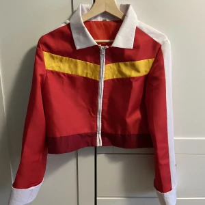Keith Voltron Jacka - Keiths jacka för cosplay i perfekt skick helt oanvänd