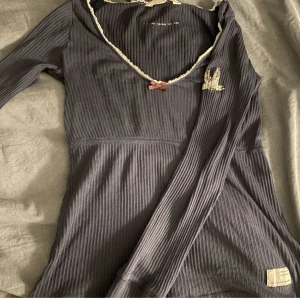 Odd molly topp!  - Mörkblå långärmad från Odd Molly! Jättefin men kommer aldrig till användning, köpt här på plick (tidigare säljares bilder) 💘