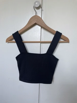 Svart topp - Storlek XS från Divided/H&M 🤍 Köparen står för frakt