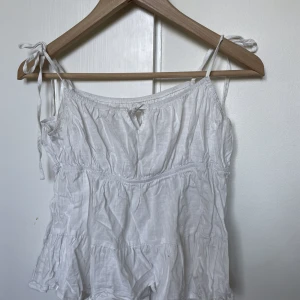 Vit topp - Storlek XS 🤍 Köparen står för frakt 
