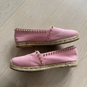 Christian Louboutin - Knappt använda Louboutin espadrillos, nypris 6000kr🩷🩷