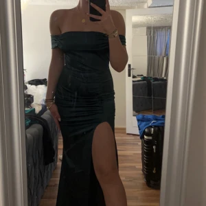 Festklänning/balklänning  - Säljer en oanvänd festklänning 