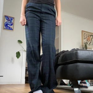 Kostymbyxor zara - Väldigt fina höstiga kostymbyxor från zara med rymliga framfickor💚Nästan aldrig använda. 