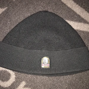 Pjs mössa - Svart pjs mössa