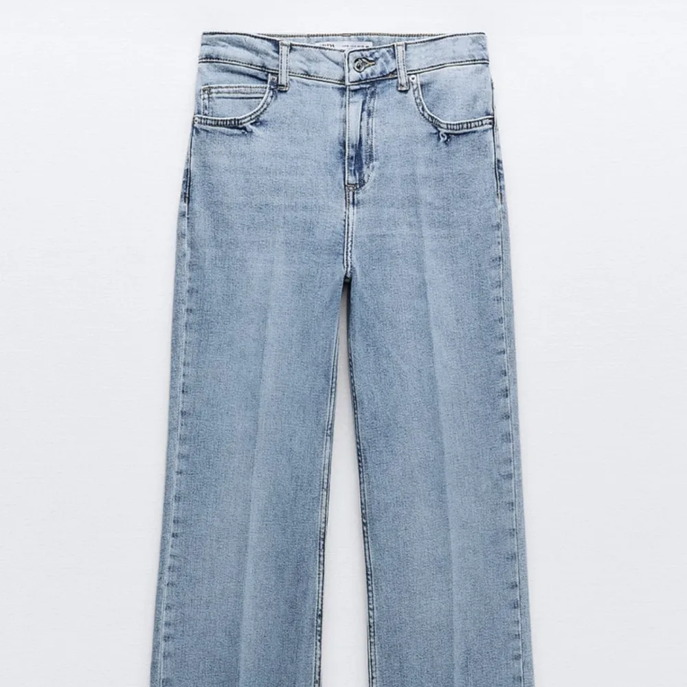 Zara jeans 32. . Jeans & Byxor.