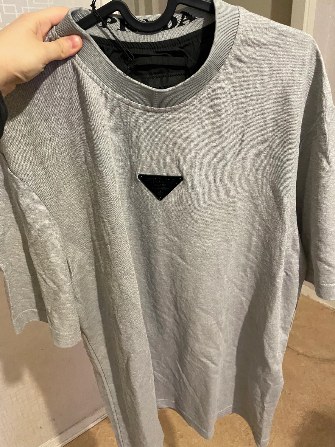 Ny Prada T-shirt med etikett - 90