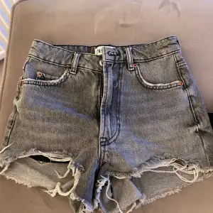 Super snygga gråa zara shorts från zara❤️