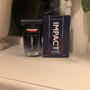 Parfym Herr - Säljer denna Tommy Hilfiger då den sällan kommer till användning. Bäst anpassad för vinter/höst. Parfymen har förvarats på en plats utan fukt och solljus. Nypris ligger runt 750 kr. Pris kan diskuteras.#parfym