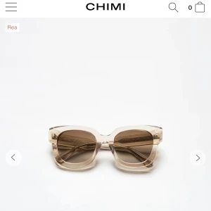 Chimi solglasögon  - INTRESSEKOLL! Funderar på att kanske sälja mina Chimi solglasögon i modellen 08 färgen ecru! Bara använda fåtal gånger så väldigt bra skick. 🩷🩷pris går att diskutera 