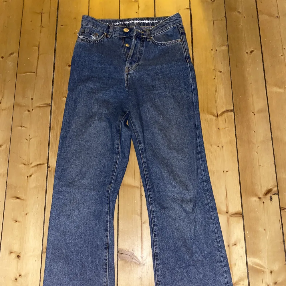Blå jätte fina och sköna jeans utan hål eller fläckar från bik bok  Storlek 25  Kom gärna med prisförslag . Jeans & Byxor.