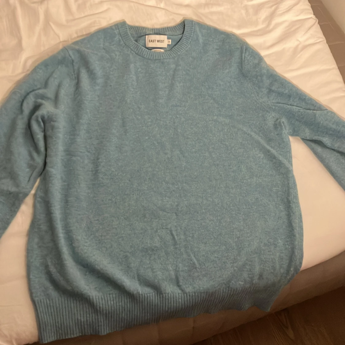 Stickad tröja från EAST WEST