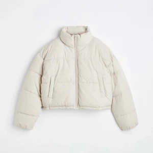 Jacka - Super snygg höst/vinter jacka i storlek M men om man vill ha lite mer oversize som jag så passar den även S