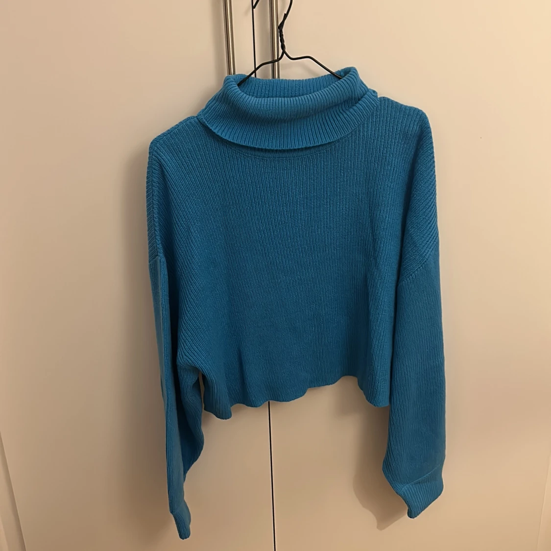 Blå stickad tröja - 90