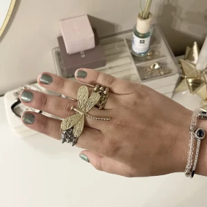 Trollslända ring - Säljer denna superfina ring! Säljs då den tyvvär inte kommer till användning!💓💓