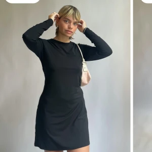 Djerf avenue klänning  - Svart klänning som är helt slutsåld på hemsidan. Använd några få gånger 🩷