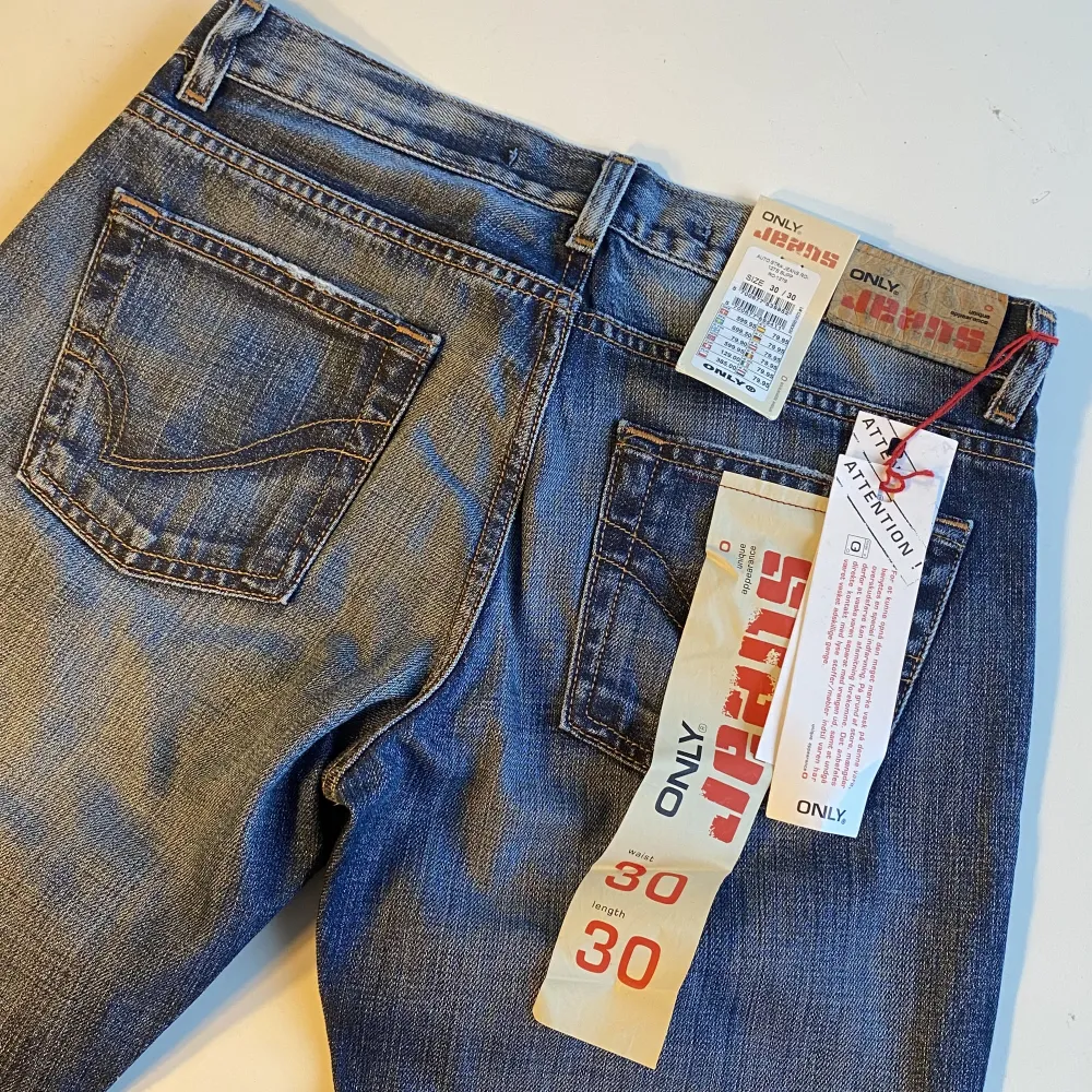 Helt nya lågmidjade only jeans, storlek 30/30! Jag är 165 😇🙌. Jeans & Byxor.
