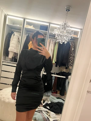 Svart aftonklänning - Helt ny svart klänning från Dennis magic, superfin!!!