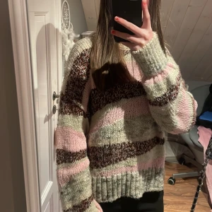 Stickad tröja  - Jätte skön stickad tröja från bikbok 🩷
