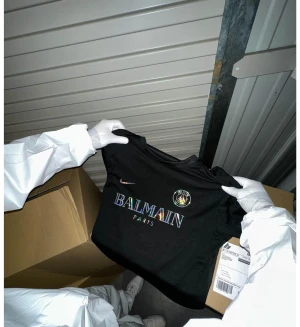 Psg Balmain tröja - Psg balmain tröja strlk S. Tags finns kvar. Pris kan disluteras vis snabb affär