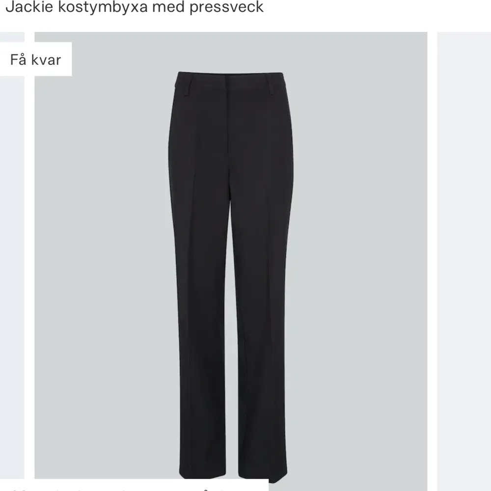 Dessa kostymbyxor säljer jag då jag aldrig använder dom! Dom är nästan helt oanvända och går inte att beställa längre på bikbok!☺️(hittade inte bild på dom gråa därför är dom svarta). Jeans & Byxor.