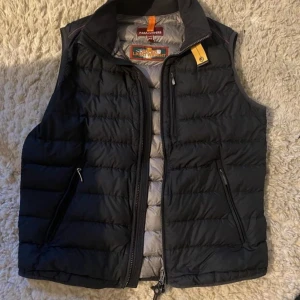 Parajumpersväst herr - Storlek M Fint skick Qr kod finns