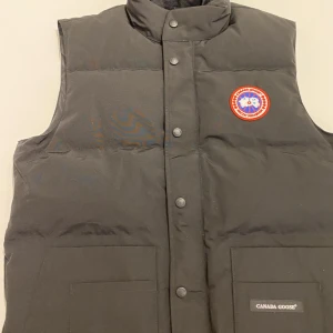 Canada goose väst - Helt ny storlek M passar S också  Checka in profilen finns mycket annat för bra priser