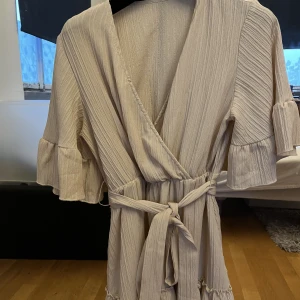 Klänning - XS klänning, använd en gång. Fint skick. 