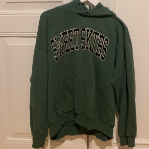 Sweetsktbs hoodie  - Använd men i fint skick 