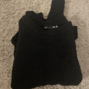 Svart stickad tröja - Får ingen användning längre☺️
