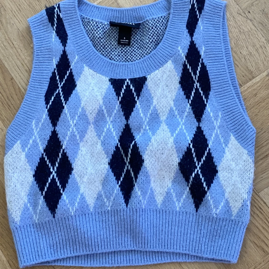 Supergullig väst från Monki! - 91