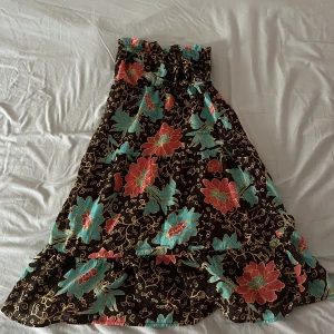 Klänning  - En super fin topp/klänning. Aldrig använts endast provats. Skriv om ni har frågor🫶🏼