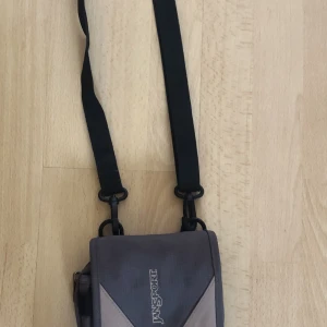 Jansport väska - Jansport axelväska eller kameraväska kanske?  