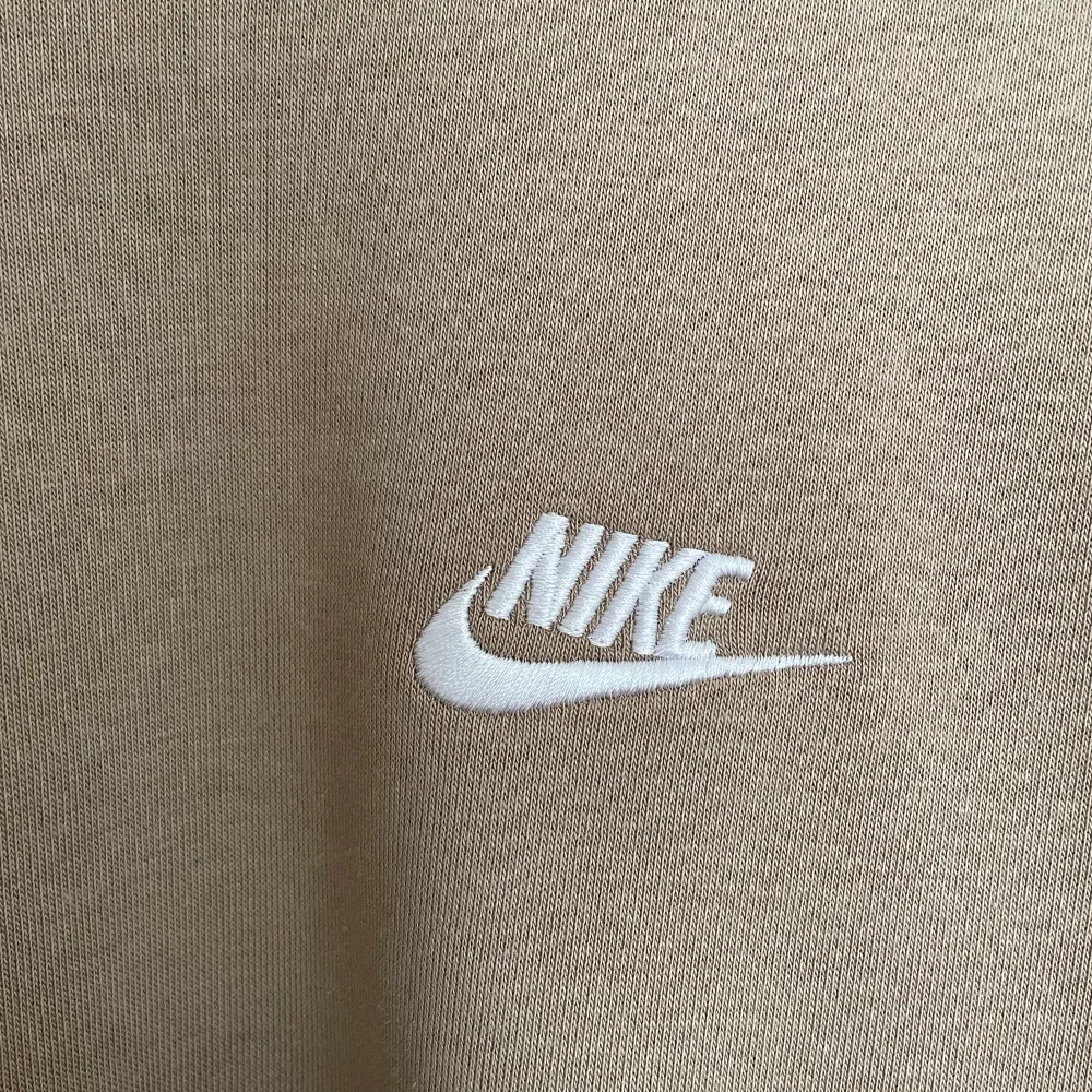 Knappt använd sweatshirt från Nike  i storlek S. Hoodies.