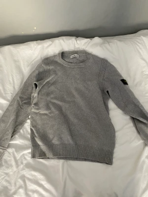 Stone island tröja - Stone island till salu Äkta Pris kan diskuteras  Bra skick Junior storlek men kan passa S