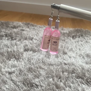 Örhängen - Hemma gjorde jätte fina örhängen 🩷