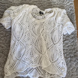 Stickad kofta - Fin kofta som tex skulle va söt att använda som bikini coverup!! ❌tryck ej på köp nu❌