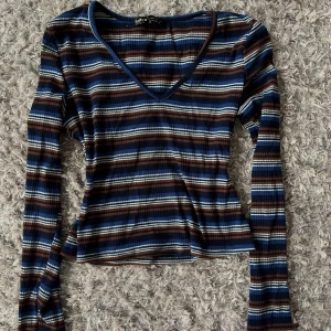 Långärmad tröja  - Långärmad söt tröja! Bra skick! 🤎