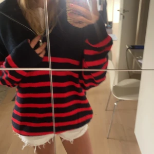 Stickad tröja  - En asskön stickad tröja. Den är från zara jag är ganska säker på att den inte säljs längre. Originalpris 400