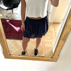 Kjol från Polo Ralph Lauren  - Så fin kjol från Polo Ralph Lauren. Barnstorlek L men passar en S. Väldigt fint skick! 