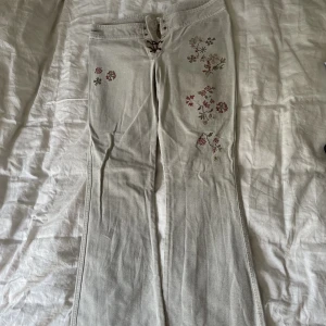 Lowrise vintage byxor - Lågmidjade coola byxor, som nya. Flare form