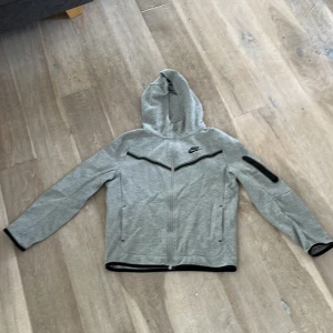 Nike tech fleece - Nike tech fleece inte använda så många gånger  fint skit 