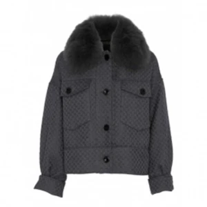 Meotine jacka - Svart meotine jacka köpte för 2800kr bra skick. Pris kan diskuteras 💗