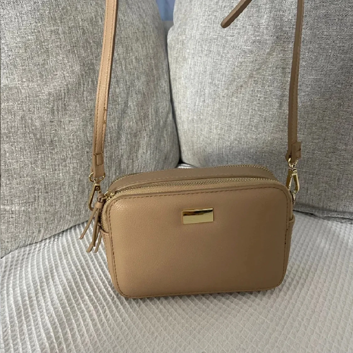 Beige axelremväska - 91