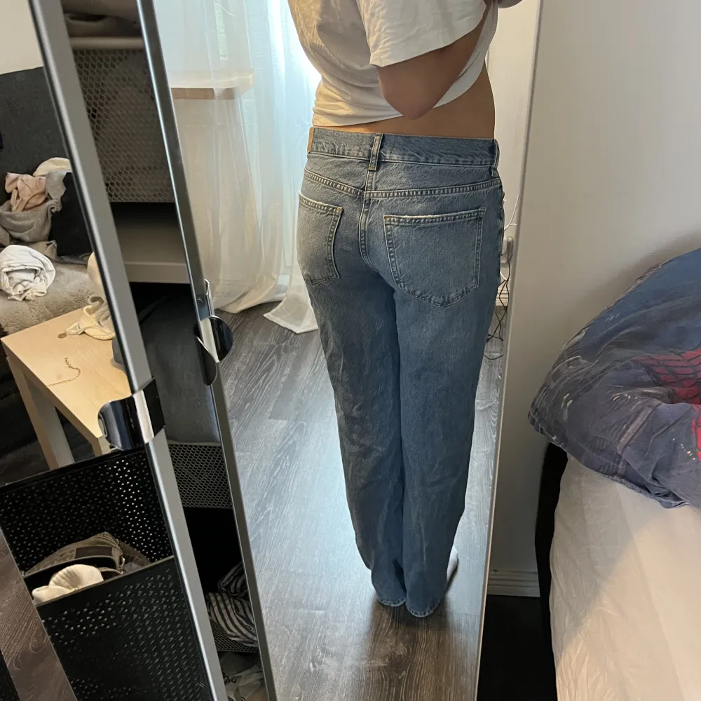 Jeans ifrån Gina tricot i modellen low Rise straight leg 🫶. Jeans & Byxor.