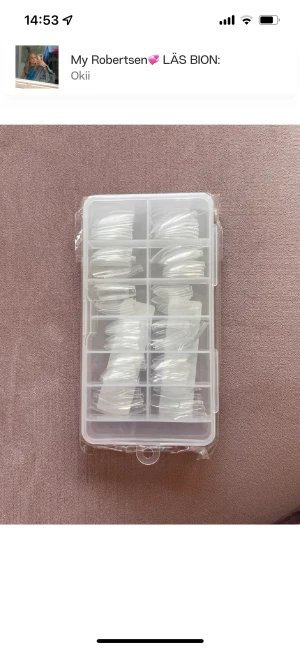Naglar - Helt oandvända lösnaglar som är i coffin/ballerina form Har själv flera paket av dessa å tycker dem är superbra, men säljer då ja har för mycket.  Oaöppnat med plast kvar på Nypris runt 50kr 120 st