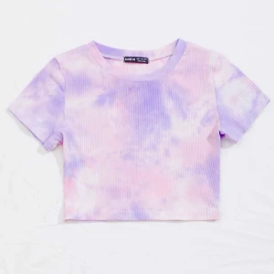 Tie dye t-shirt - Lila, rosa & vit färgglad tie dye tröja, crop top från Shein med stretch
