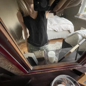 Topp - Säljer detta svarta stickade linnet de e super snygga i bekvämt!✨